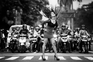 photo-wallpaper-ignore-it-enjoy-poses-on-the-streets