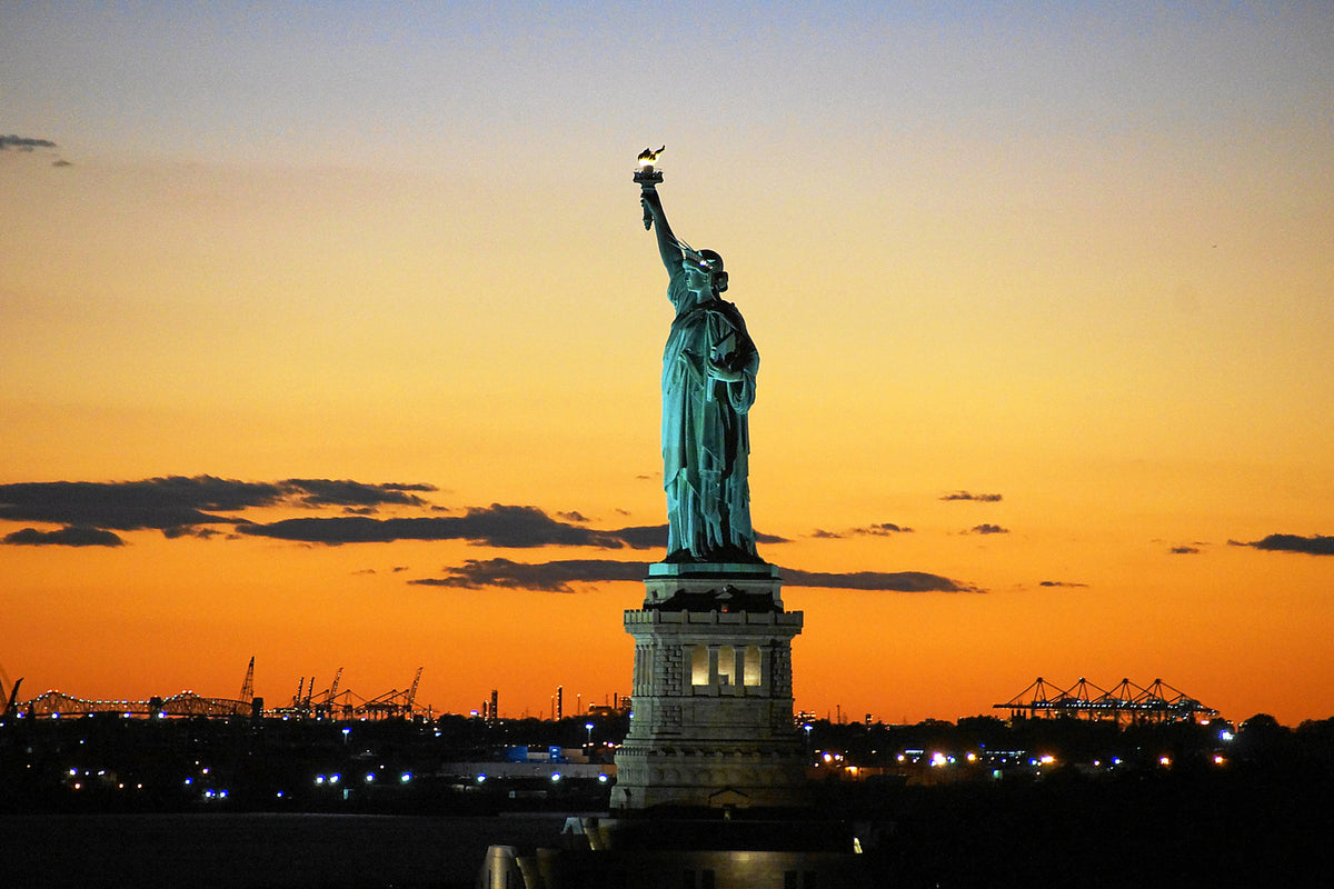 photo-wallpaper-statue-of-liberty-in-the-evening-light