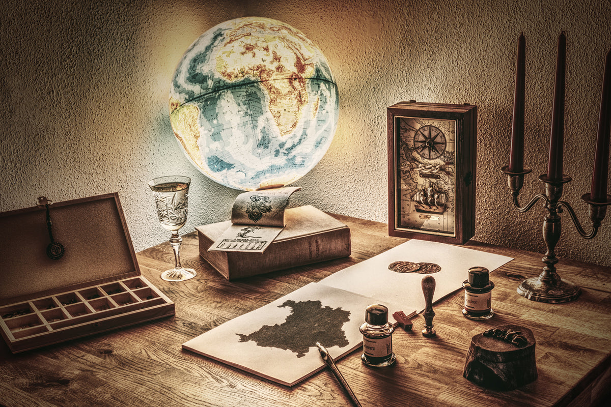 photo-wallpaper-antique-desk