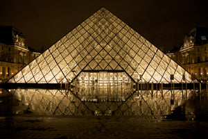 photo-wallpaper-at-night-at-the-louvre