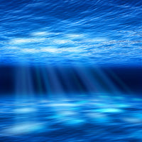 photo-wallpaper-light-under-water