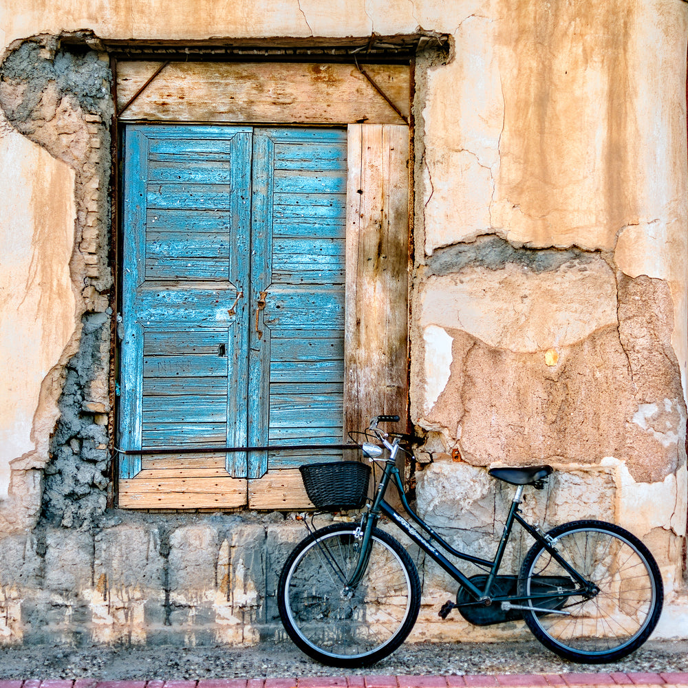 photo-wallpaper-old-window-and-bicycle