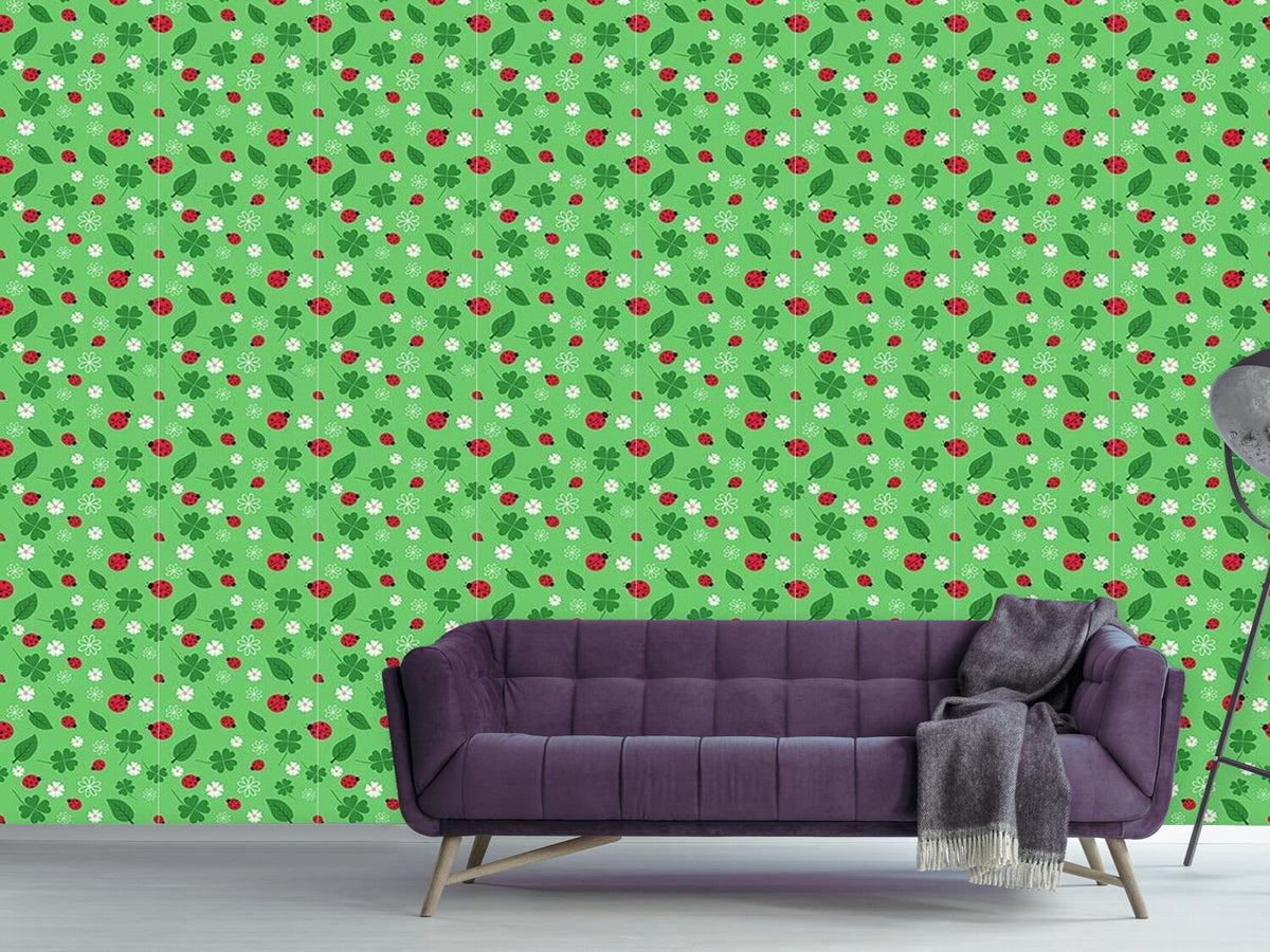 patterned-wallpaper-ladybug-in-luck