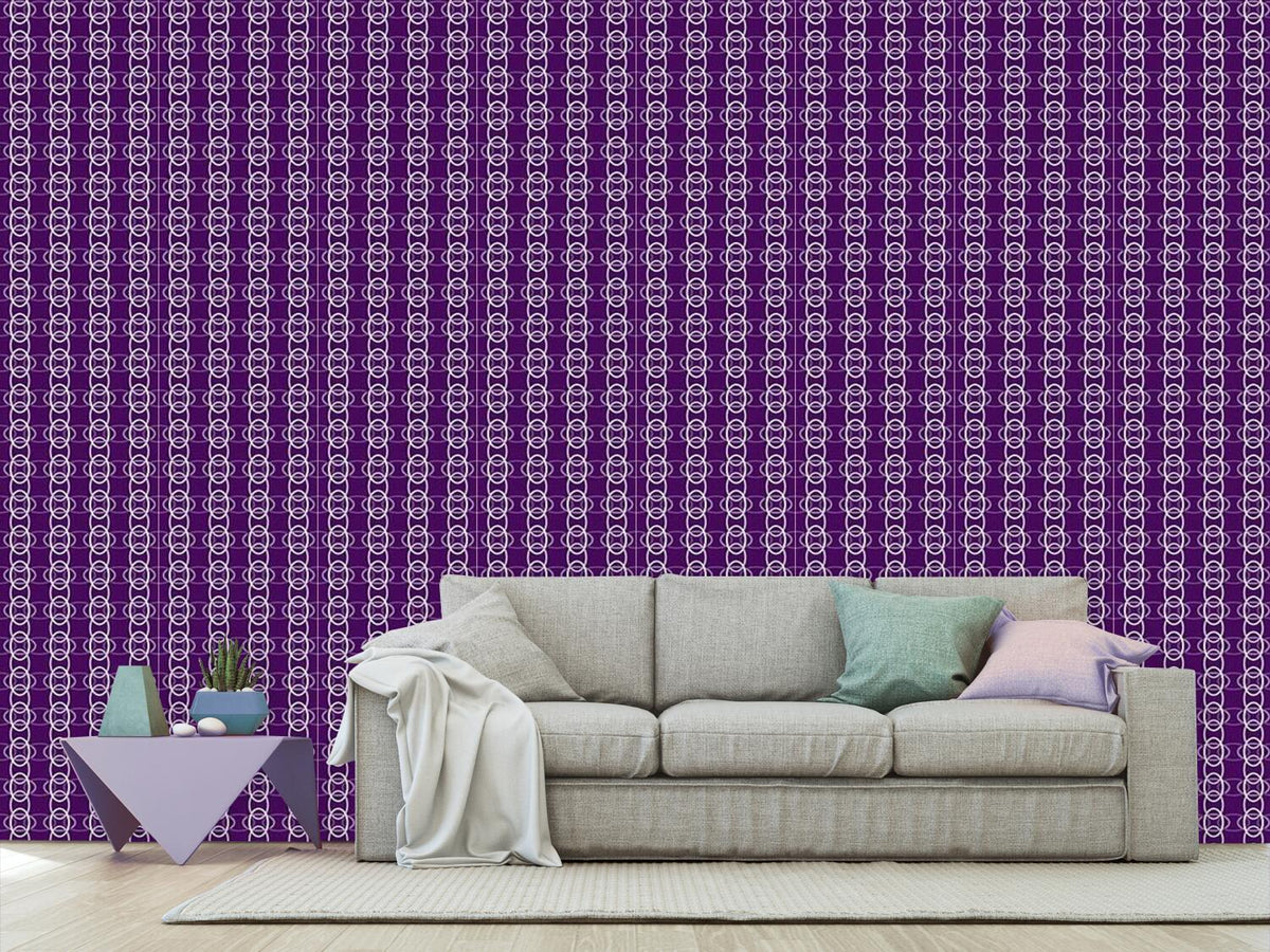 patterned-wallpaper-chain-crossing